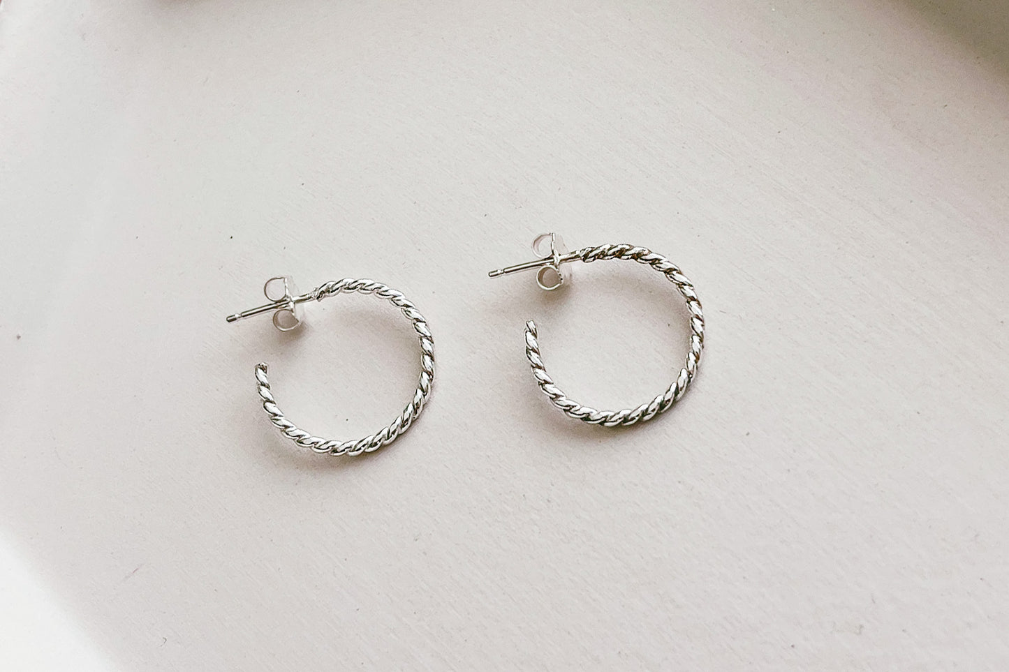 Anders Hoop Earrings